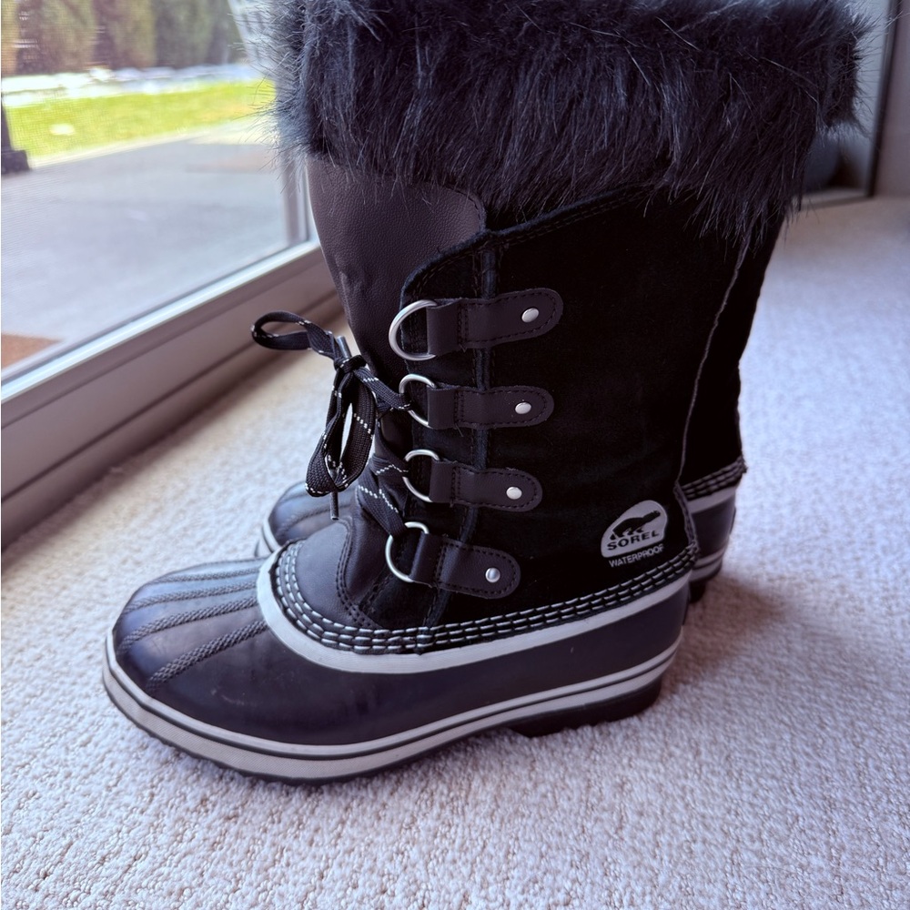 Sorel Black Snow Boots with Faux Fur Trim - Picture 4 of 5